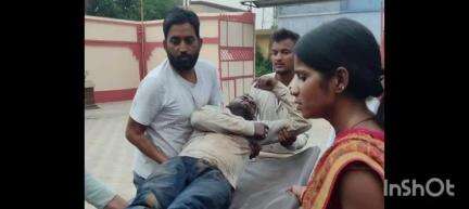 बिरनी: बिजली मरम्मत के दौरान पोल से गिरे बिजलीकर्मी, मुख्य प्रतिनिधि मनीष कुमार ने अस्पताल पहुँचाया