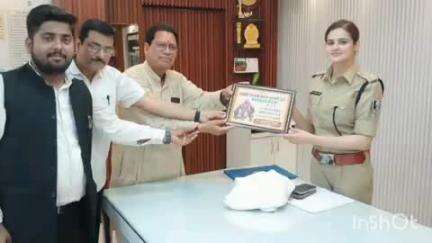 गोपालगंज: कलेक्ट्रेट परिसर में प्रभारी एसपी से सामाजिक कार्यकर्ताओं ने मुलाकात की, जिले की समस्याओं से अवगत कराया