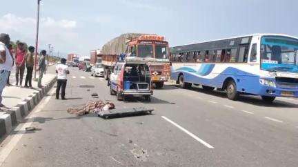 சேலம் தெற்கு: அரியானூர் தனியார் கல்லூரி அருகே மொபட் மீது பேருந்து மோதி நபர் பலி போலீசார் விசாரணை