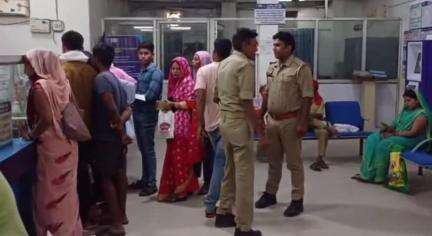 लालगंज: देवगांव सहित समस्त थानों की पुलिस ने बैंकों में चलाया सघन चेकिंग अभियान, संदिग्ध व्यक्तियों से पूछताछ से मचा हड़कंप