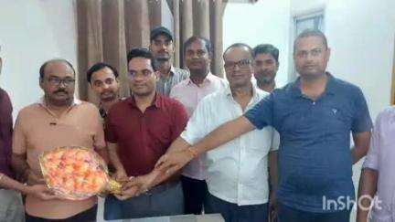 झंझारपुर: झंझारपुर नगर परिषद में मनोज कुमार ने 13 दिनों बाद कार्यपालक पदाधिकारी का पदभार संभाला