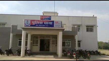जौरा: जौरा थाना क्षेत्र के ग्राम अलापुर में छत पर रखे सामान में लगी भीषण आग
