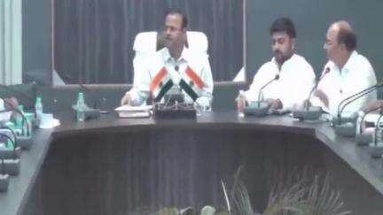 आज़मगढ़: जिलाधिकारी ने जल निकासी समस्या को लेकर सभी कार्यवाही संस्थाओं को दिए निर्देश, बरसात से पहले दूर करने की लगाई फटकार