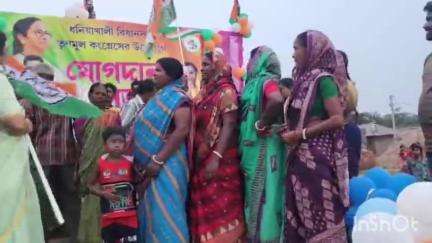 ধনিয়াখালি: ধনিয়াখালি বিধানসভার দশঘড়া ১ অঞ্চলের গঙ্গেশনগরে ৩২ টি পরিবারের প্রায় শতাধিক মানুষ তৃণমূলে যোগ দিলেন বিধায়কের হাত ধরে