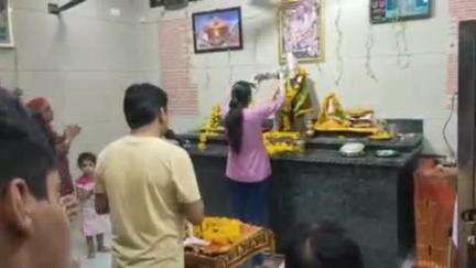 खंडवा नगर: खंडवा के रमा कॉलोनी स्थित साईं मंदिर में भजनों के साथ महा आरती का आयोजन हुआ