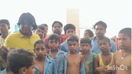 नौहट्टा: नवहट्टा प्रखंड के आदर्श मध्य विद्यालय में सनकी व्यक्ति ने स्कूल में घुसकर दो दर्जन से अधिक बच्चों को पीटा