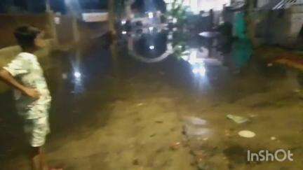 अमरावती: अमरावती शहरात दुपारच्या पाण्यानंतर शहरातील रस्ते भरले तुडुंब नागरिकांनी मांडल्या समस्या पहिल्याच  पावसात शहरात चिखल