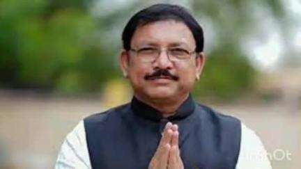 नेर: खासदार संजय देशमुख यांच्या प्रयत्नाने तारपूर येथील रुग्णाला शस्त्रक्रियेसाठी तीन लाखाची मदत मंजूर
