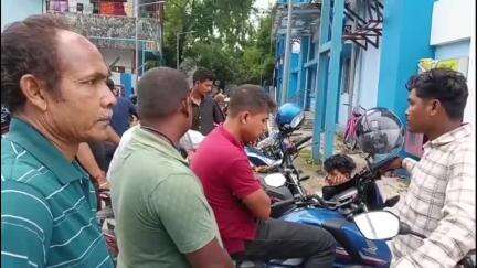 জলপাইগুড়ি: বেরুবাড়িতে স্বামী স্ত্রীর রহস্যমৃত্যু,একই দড়িতে গলায় ফাঁস দেওয়া অবস্থায় তাঁদের ঝুলন্ত দেহ উদ্ধার করল পুলিস