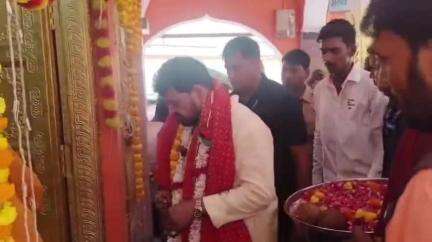 जखनिया: हथियाराममठ में बुढ़िया माई के दर्शन करने पहुंचे बृजभूषण शरण सिंह ने राहुल गांधी पर दिया बड़ा बयान, कहा- नाम ही विवाद है