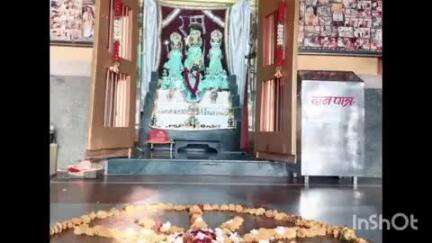 नरसिंहगढ़: गर्मी से बचाने के लिए भगवान को पहनाए गए ठंडे रेशमी वस्त्र