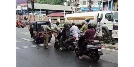 കൊട്ടാരക്കര: പുലമൺ ജങ്ഷനിൽ ഇരുചക്ര വാഹനം നിയന്ത്രണം വിട്ട് മറിഞ്ഞ് അപകടം