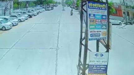 चिड़ावा: चिड़ावा बस स्टैंड पर बस की टक्कर से स्कूटी सवार अध्यापिका बस के नीचे आई, घटना सीसीटीवी में कैद हुई