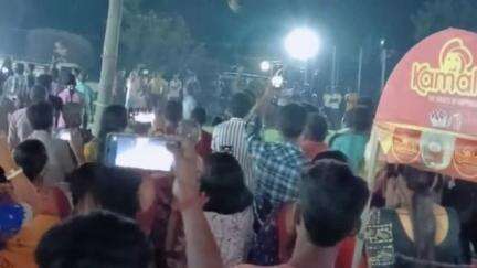 তপন: বাংলা পাড়ায় চড়ক পূজাকে কেন্দ্র করে মেলার আয়োজন দেখতে ভিড় উৎসুক জনতার
