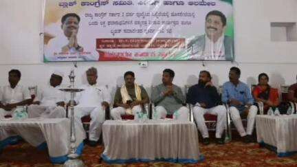 ಸಿಂದಗಿ: ಪಟ್ಟಣದಲ್ಲಿ ಫಲಾನುಭವಿಗಳು ಹಕ್ಕುಪತ್ರ ನೀಡುವ ಕಾರ್ಯಕ್ರಮದ ಪೂರ್ವಭಾವಿ ಸಭೆಯಲ್ಲಿ ಸಚಿವ ಭೈರತಿ ಸುರೇಶ ಭಾಗಿ