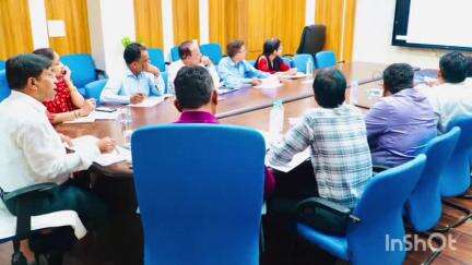 प्रशासनिक संकुल भवन के एनआईसी कक्ष में उद्यानिकी विभाग की समीक्षा बैठक में संभागायुक्त संजय गुप्ता ने की चर्चा
