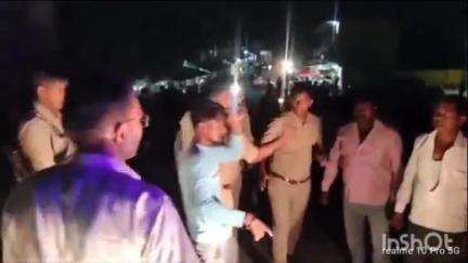 हर्रैया: मारपीट में घायल व्यक्ति की इलाज के दौरान हुई मौत पर भड़के परिजन, खेसुआ में किया प्रदर्शन