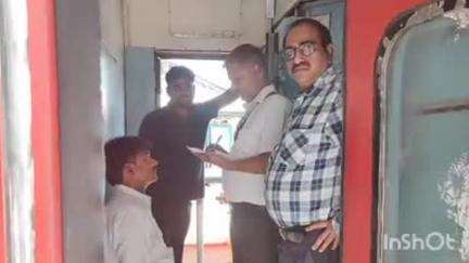 इटारसी: इटारसी रेलवे स्टेशन पर किलाबंदी टिकट जाँच अभियान, 428 यात्रियों से ₹2 लाख 70 हजार का जुर्माना वसूला