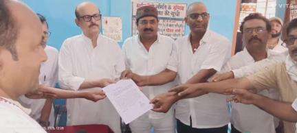 मनसाही:- भूमि अधिग्रहण के विरोध में नारायणपुर,बसंतपुर मौजा के किसानों ने मरंगी पंचायत भवन में सांसद को सौंपा ज्ञापन।