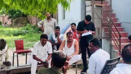 करौली: सुंदरपुरा स्थित आवास पर विधायक दर्शनसिंह गुर्जर ने आमजन की समस्याएं सुनीं, निस्तारण के अधिकारियों को दिए निर्देश