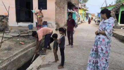 केसली: नगर पालिका अध्यक्ष नेहा अलकेश जैन ने वार्ड क्रमांक 7 कौशल किशोर वार्ड और वार्ड क्रमांक 8 सुभाष वार्ड का निरीक्षण किया