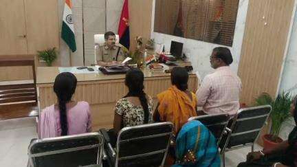 जगदीशपुर: भागलपुर के वरिष्ठ पुलिस अधीक्षक ने जनता दरबार में फरियादियों की शिकायतें सुनीं