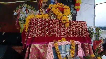 होशंगाबाद नगर: नर्मदापुरम के पर्यटन घाट पर चल रही संगीतमय श्रीमद् भागवत कथा में आज रुक्मणी विवाह की कथा सुनाई गई