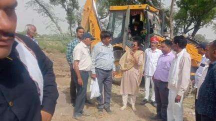 ताखा: तहसील क्षेत्र में राजस्व विभाग ने अभियान चलाकर 80 बीघा सरकारी जमीन को कराया कब्जा मुक्त