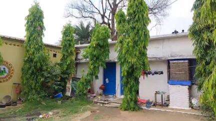 मंडला: ग्राम पंचायत पेटेगांव के शासकीय भवनों पर अवैध कब्जा, जनपद अध्यक्ष ने जांच कराने का आश्वासन दिया