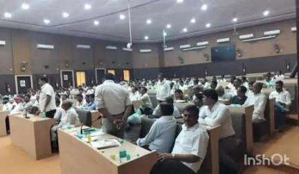 अकोट: अकोट तालुक्यातील पाणंद रस्त्यांसाठी जिल्हाधिकारी कार्यालय येथे बैठक पार पडली.