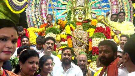 పలమనేరు: గంగమ్మ, మారెమ్మ అమ్మవార్లను దర్శించుకుని మొక్కలు చెల్లించుకున్న ఎమ్మెల్యే అమర్నాథ్ రెడ్డి