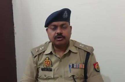 कैंपियरगंज: सहजनवा थाना क्षेत्र के एक गांव के सिवान में किशोरी को उठा ले गए पिता-पुत्र पर दर्ज हुआ देह व्यापार का मुकदमा