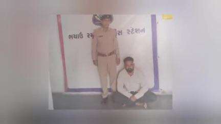ભચાઉ: ચોરી અથવા છળકપટથી મેળવેલ લોખંડના ચેનલો સાથે એક આરોપીને પોલીસે કાંઠા વિસ્તારમાંથી ઝડપી પાડયો