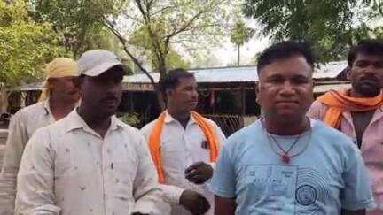खंडवा: खंडवा के मलगांव में प्रधानमंत्री आवास योजना का लाभ नहीं मिलने से ग्रामीणों ने कलेक्टर से गुहार लगाई