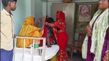 पातेपुर: बेटी की ससुराल में हत्या के बाद मां की तबीयत बिगड़ी, पातेपुर सीएचसी में भर्ती