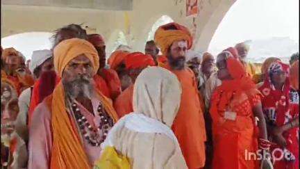 महाराजगंज: कलेक्ट्रेट परिसर में पीड़ितों ने उच्च न्यायालय के आदेश की अवहेलना कर फसल न काटने देने पर डीएम को सौंपा ज्ञापन
#jansamasya