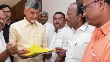 కావలి: ముఖ్యమంత్రిని కలిసిన కావలి ఆర్యవైశ్య నేతలు