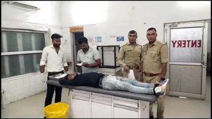 इटावा: सिविल लाइन इलाके में अज्ञात वाहन की टक्कर से बाइक सवार युवक घायल, पुलिस ने जिला अस्पताल इमरजेंसी में पहुंचाया, इलाज जारी