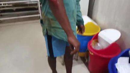जशपुर: टिकजगंज में चलती बाइक से टकराए दो लड़ते बैल, तीन युवक हुए घायल