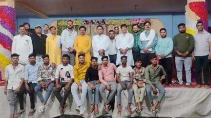 खैर: खैर में हिन्दू परिषद और बजरंग दल के पदाधिकारियों व कार्यकर्ताओं की आगामी कार्यक्रमों को लेकर बैठक हुई आहूत