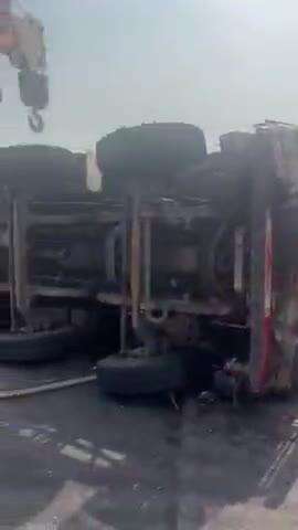 Faizabad Road mayiyari BMW showroom ke samne hua truck aur dumper ka accident mritak Gonda ka hai