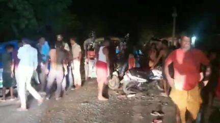 गायघाट: मिश्रौली गांव में ऑटो और बाइक की हुई टक्कर, बाइक सवार गंभीर रूप से घायल