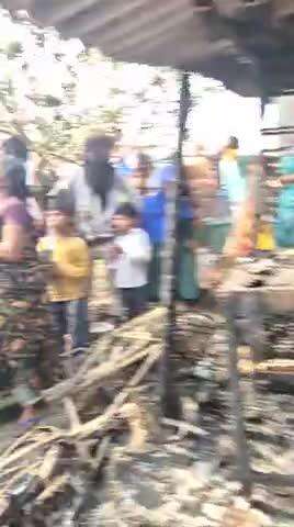 चैनपुर प्रखंड गाँव के वार्ड 4 में लगी आग सूचना मिलते ही पहुंचे मंत्री मोo जमा खान