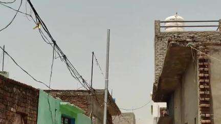 धनौरा: गजरौला के मोहल्ला संत नगर में बिजली आपूर्ति न मिलने से लोग परेशान, कनेक्शन करने की मांग #jansamasya