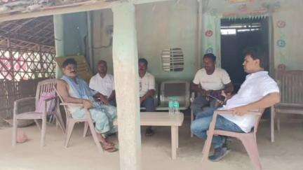 कोचाधामन: पोखरिया के मुखिया मो. तनवीर आलम ने किया दौरा, सड़क हादसे में घायल मुखिया से की मुलाकात
