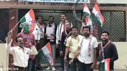 बड़वाह: बड़वाह में कांग्रेस कार्यकर्ताओं ने राष्ट्रपति को ज्ञापन सौंपा, मंत्री विजय शाह की गिरफ्तारी की मांग