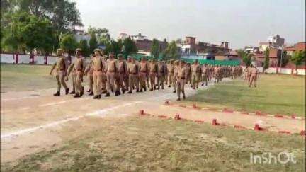 उन्नाव: रिजर्व पुलिस लाइन उन्नाव परेडग्राउंड में पुलिस अधीक्षक ने शुक्रवार की साप्ताहिक परेड की सलामी ली, किया निरीक्षण