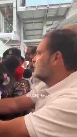 जितने केस लगाने हैं, लगाते रहो!
ये मेरे सीने पर मेडल हैं - सच बोलने के, न्याय की लड़ाई लड़ने के!