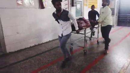 इटावा: कठफोरी नेशनल हाईवे पर अज्ञात वाहन की टक्कर से बाइक सवार गंभीर रूप से घायल, जिला अस्पताल से सैफई PGI किया गया रैफर