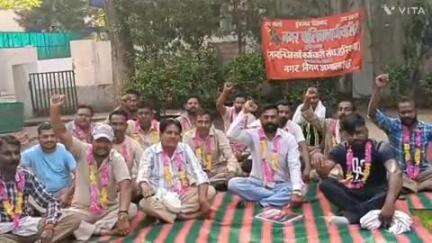 अम्बाला: नगर निगम कर्मचारियों ने सरकार की वादाखिलाफी के विरोध में हड़ताल की, मांगों को लेकर नारेबाजी की